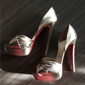 Christian Louboutin peep toe in a metallic pewter. Size 39 1/2